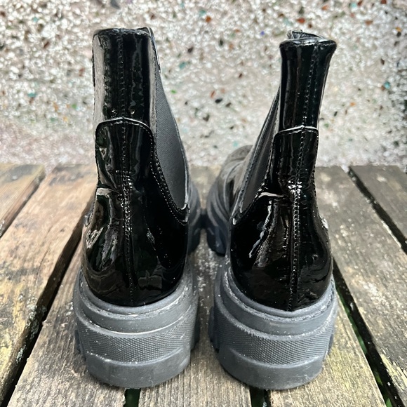 B2 black patent lug-sole Chelsea boots, EUC, sz 36, made in Italy - Picture 3 of 6